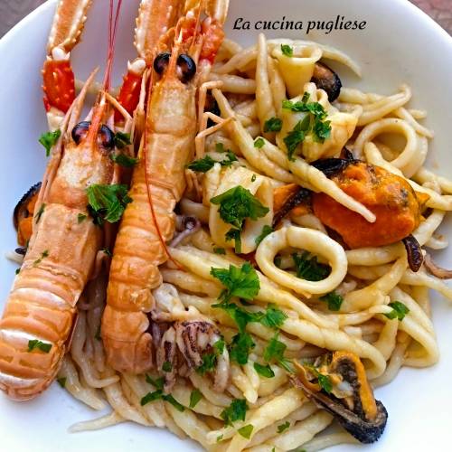 Trofie con cozze calamari e scampi