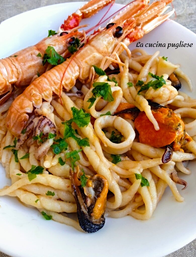 Trofie con cozze calamari e scampi - lacucinapugliese